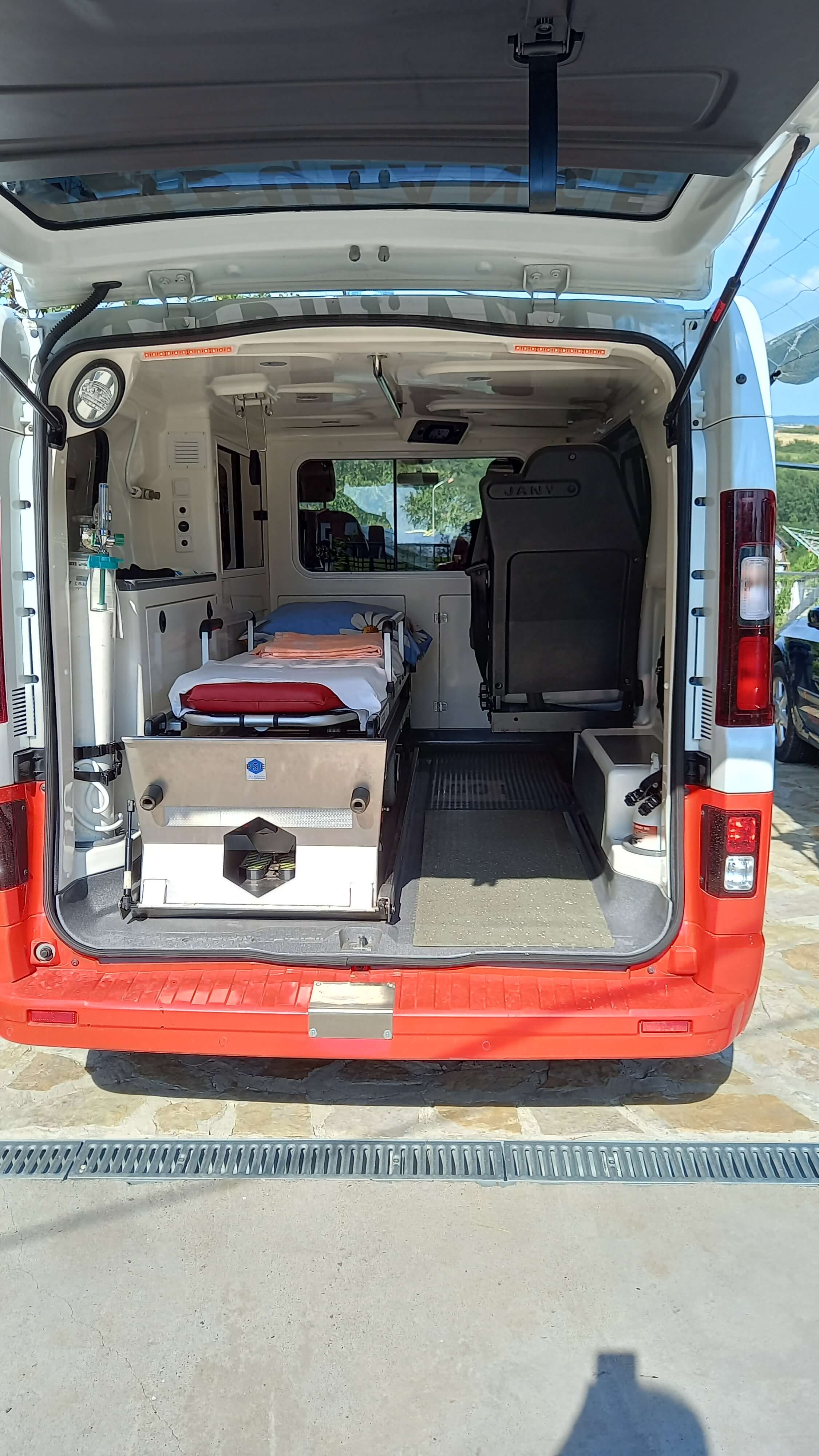 Unutrašnjost saniteta za pacijente